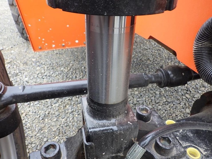 2018-jlg-8042-image-15