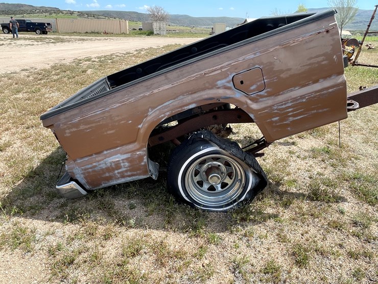 #4049-•-mazda-truck-box-with-rear-axle-image-5