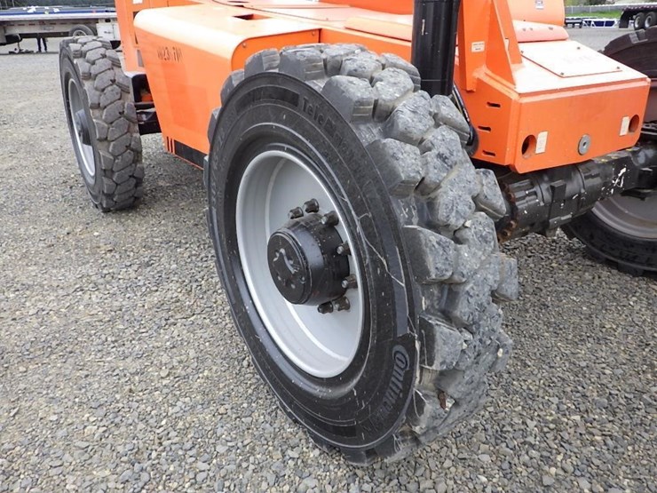 2018-jlg-8042-image-24
