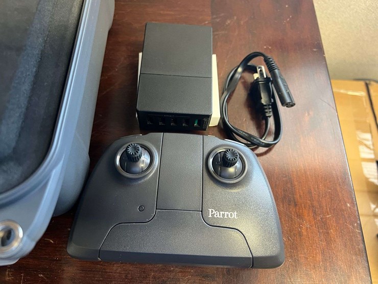 parrot-anafi-usa-foldable-drone-with-4k/thermal-camera-image-16