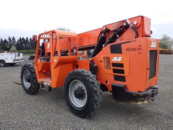 2018-jlg-8042-image-7