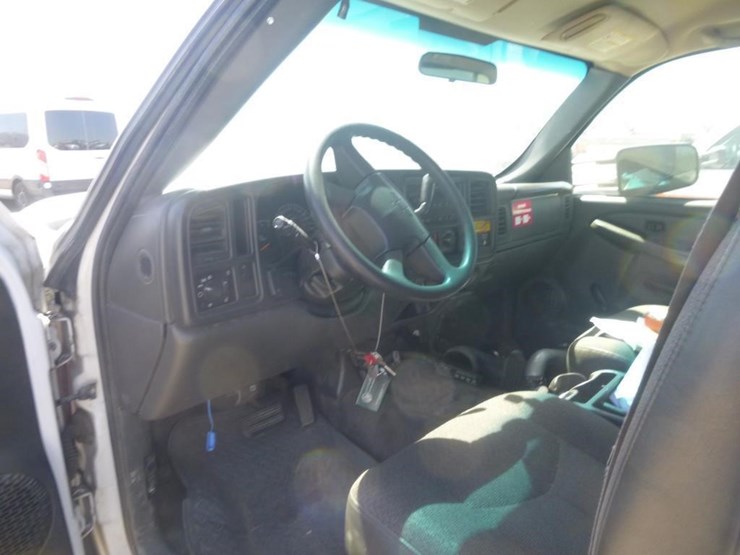 2005-chevrolet-3500-image-9