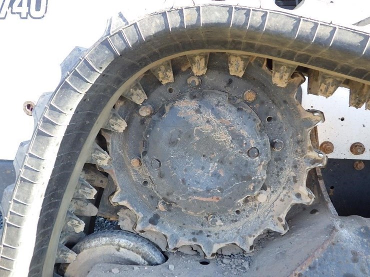 2021-bobcat-t740-image-21