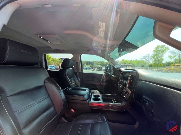 2015-gmc-3500-image-59