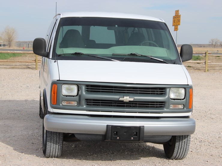 2001-chevrolet-express-3500-image-3