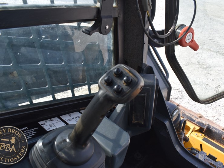 2023-deere-333g-image-48