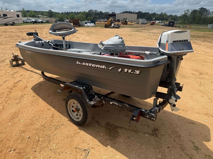 basstender-11.3-mini-bass-boat-image-2