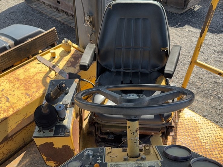 caterpillar-cb-534c-image-15