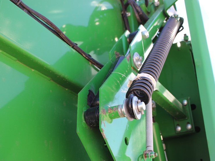 2022-john-deere-560r-image-49