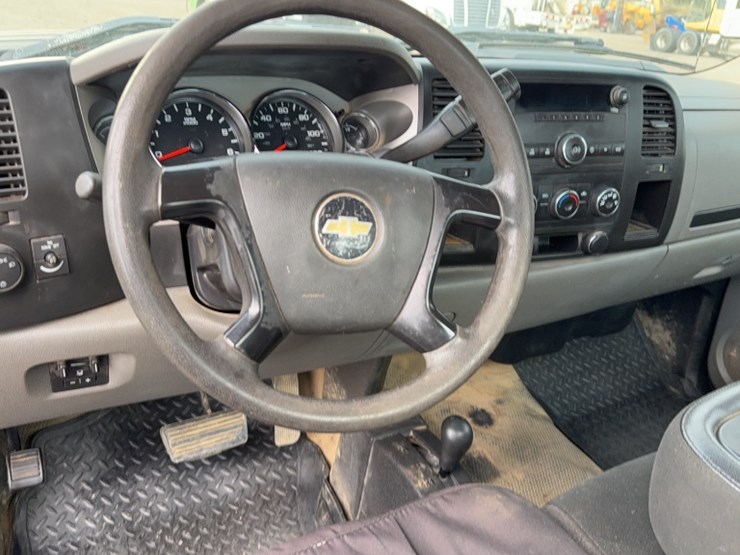 2011-chevrolet-2500-image-21