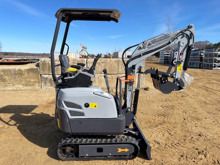 #1031-•-new-ats-me18-mini-excavator-image-4