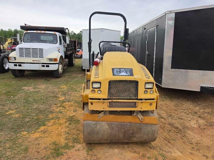 2015-caterpillar-cb24b-image-6