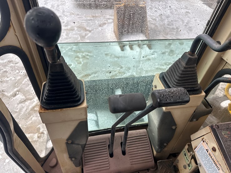 caterpillar-307-image-43