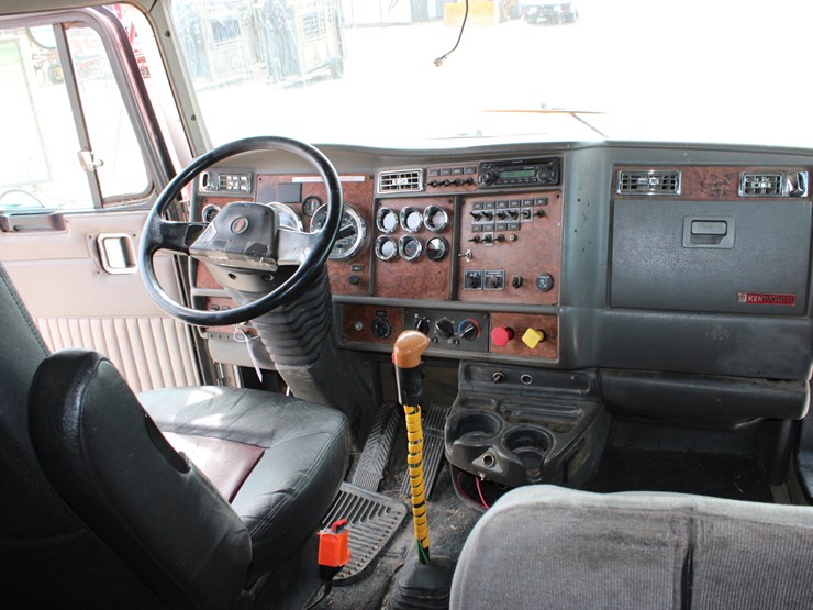 2004-kenworth-t800-image-61