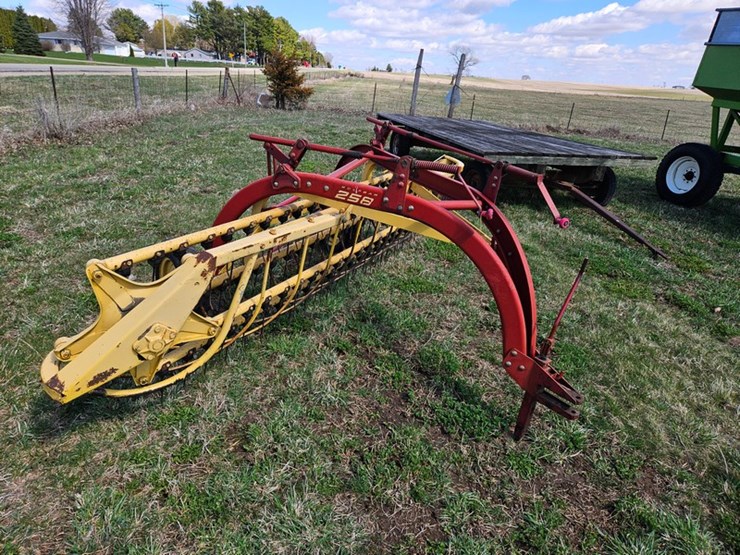 new-holland-258-image-7