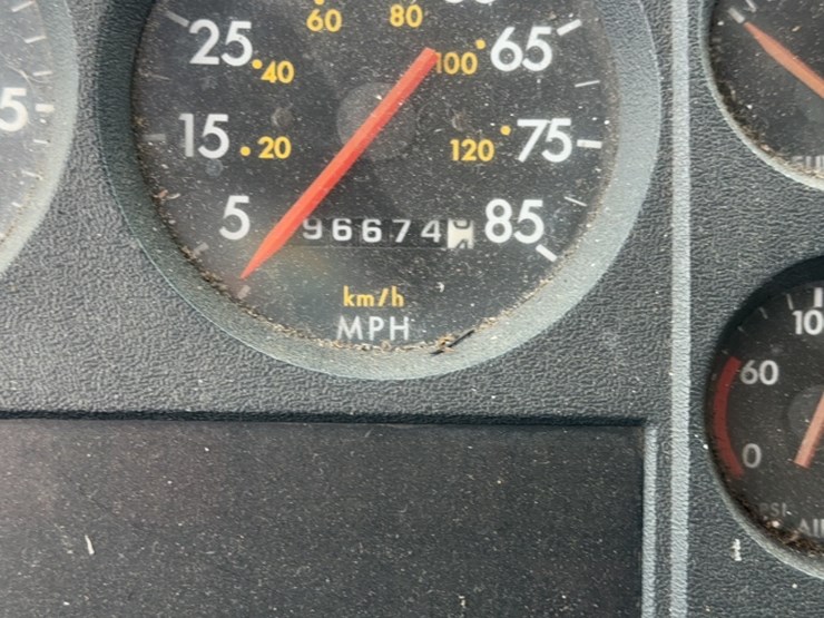 1998-freightliner-fl70-image-21