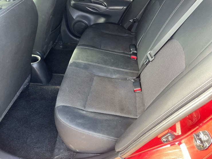 2019-nissan-versa-sv-4-door-sedan-(114,431-miles)-image-13