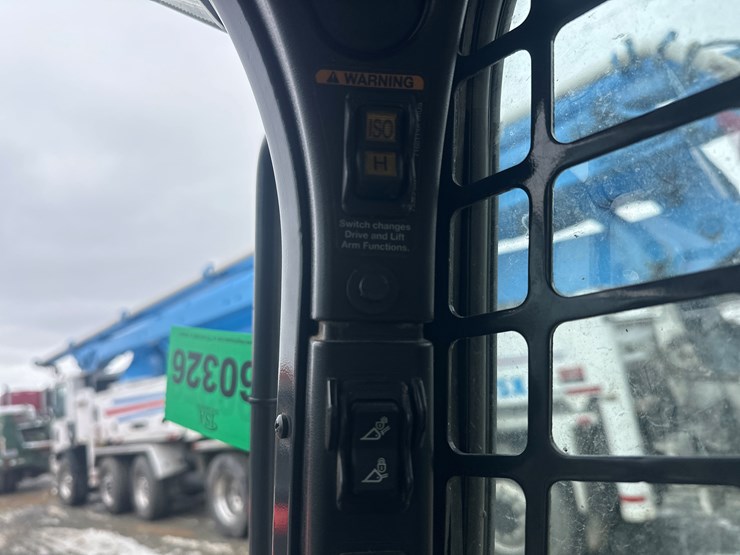 2022-bobcat-t770-image-36