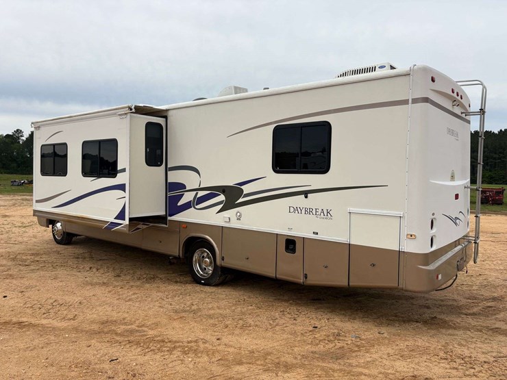 2004-ford-"daybreak"-motorhome-image-2