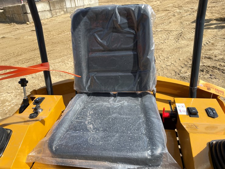 #901-•-new-land-hero-me18-mini-excavator-image-12