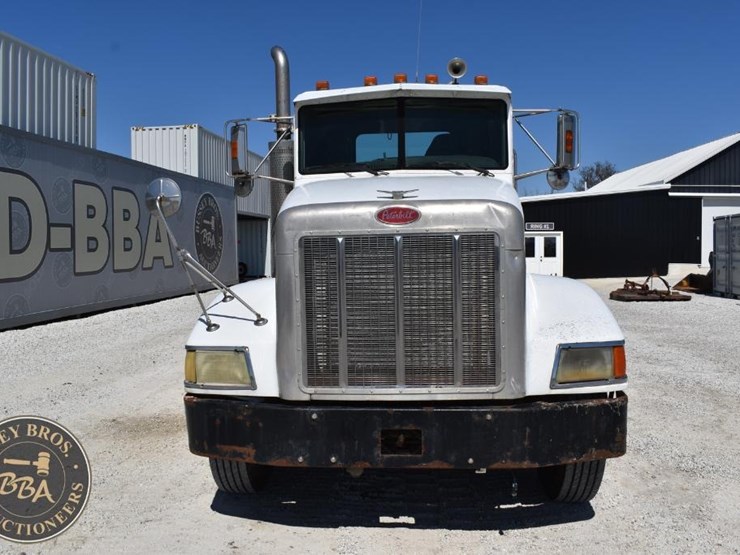 2002-peterbilt-385-image-16