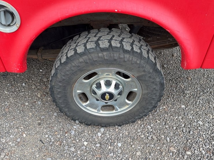 2011-chevrolet-2500-image-15