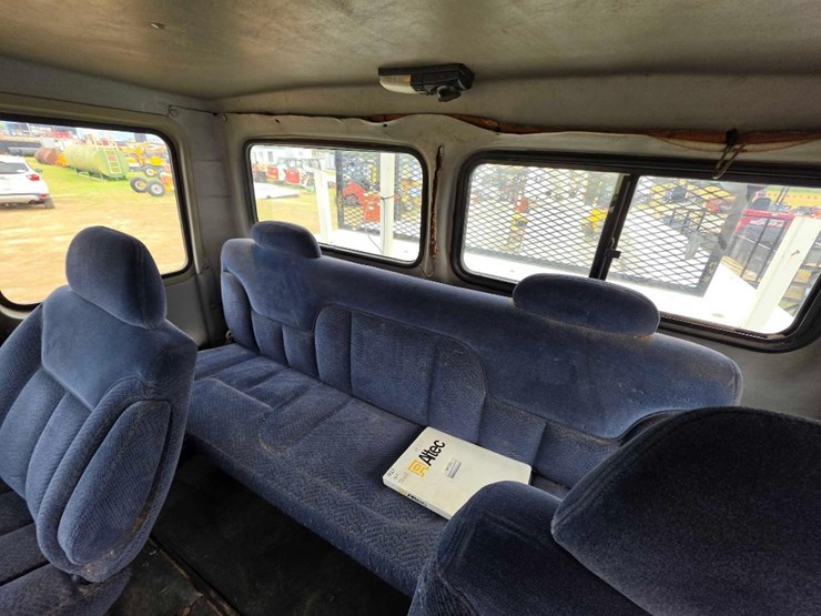 2001-freightliner-fl70-image-16