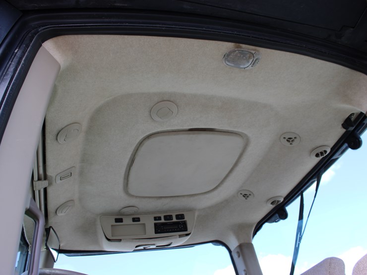 2012-john-deere-8270r-image-26