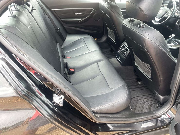 2016-bmw-328i-4-door-sedan-(112,946-miles)-image-16
