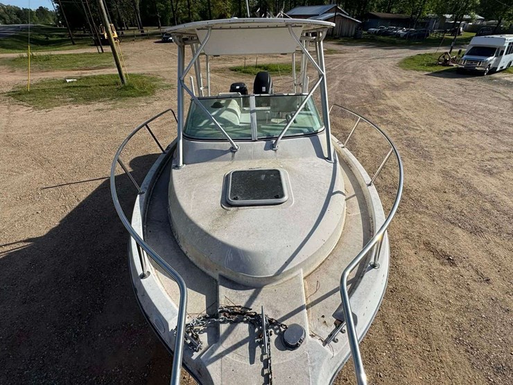 robalo-2240-walkaround-yacht-boat-with-cabin-image-13
