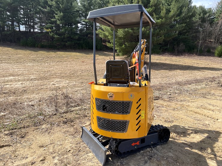 #901-•-new-land-hero-me18-mini-excavator-image-4