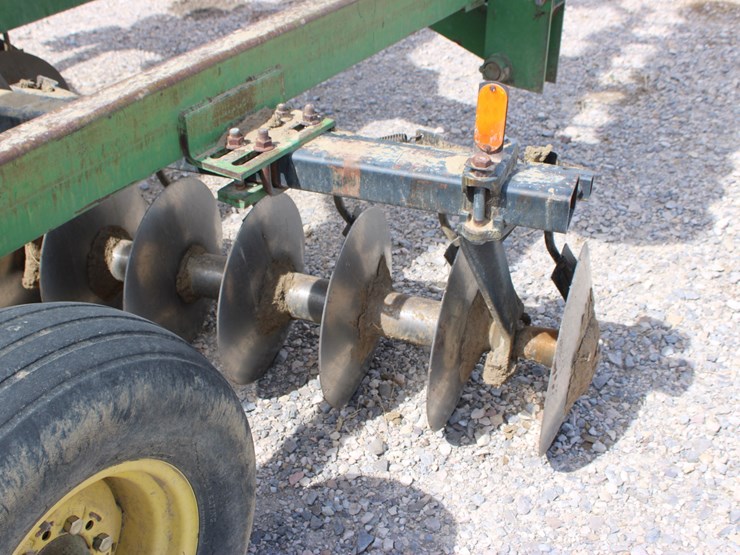 john-deere-235-image-17