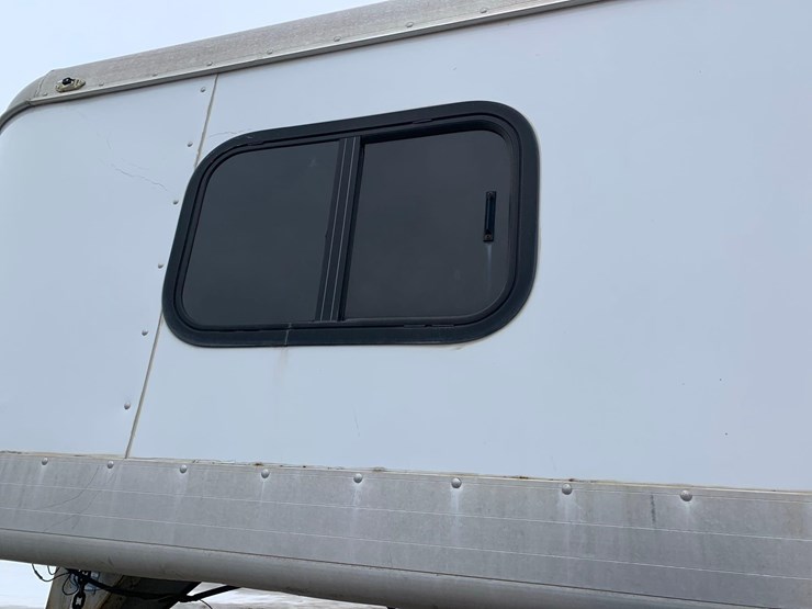 2003-exiss-sport-horse-trailer-image-22