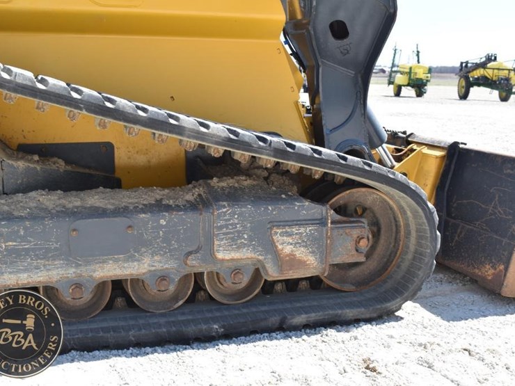 2020-deere-333g-image-38