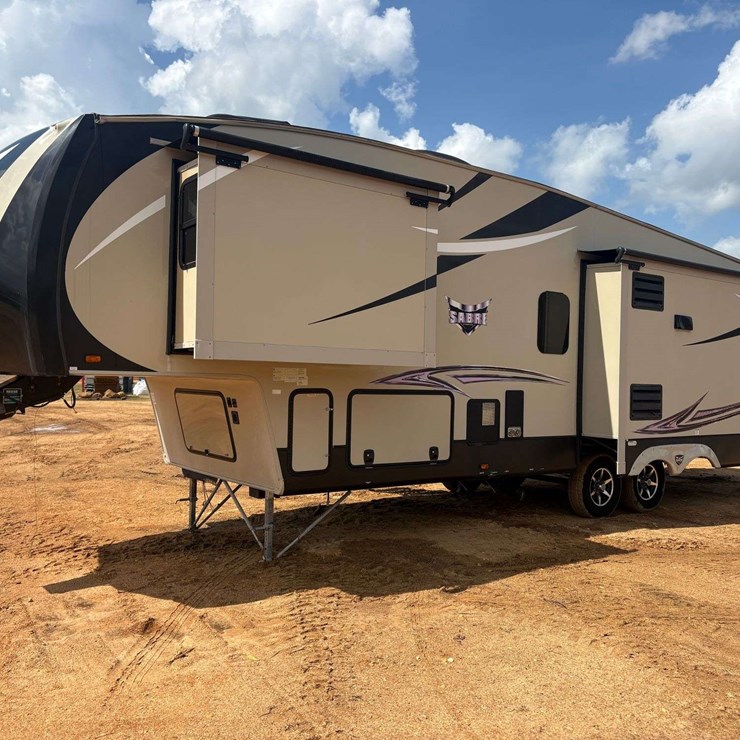 2016 Forest River Sabre 5th Wheel Travel Trailer