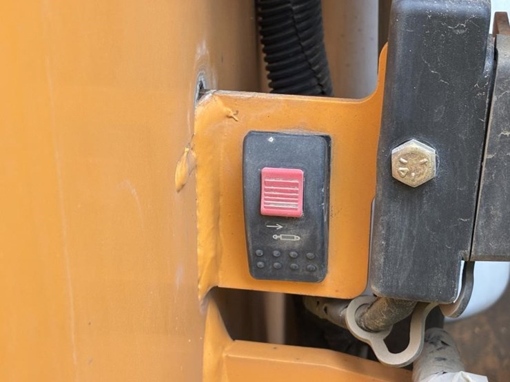 2012-mustang-2500rt-image-19