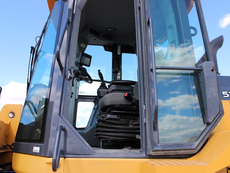 2021-deere-524p-image-39