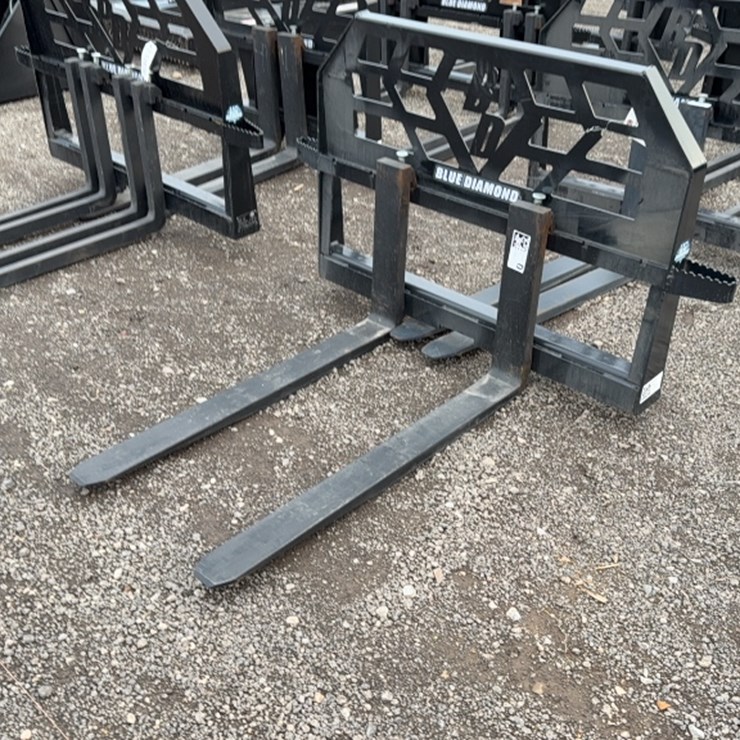 #2028 • BLUE DIAMOND 42" SKID STEER PALLET FORKS