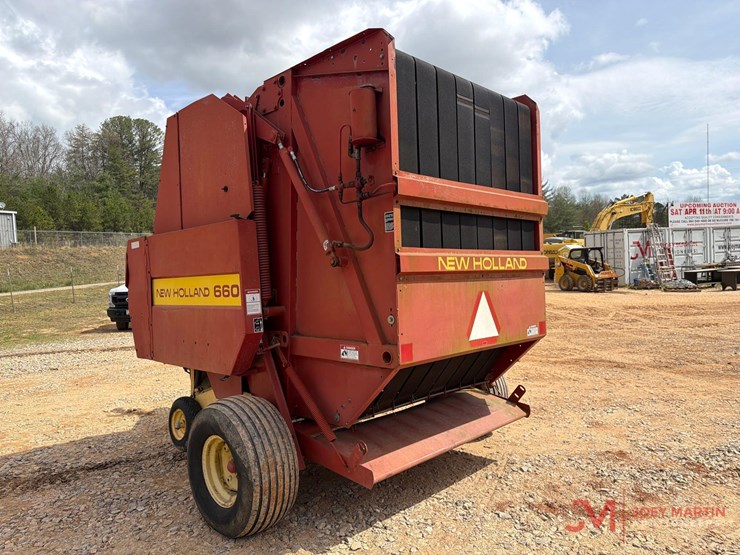 new-holland-660-image-3