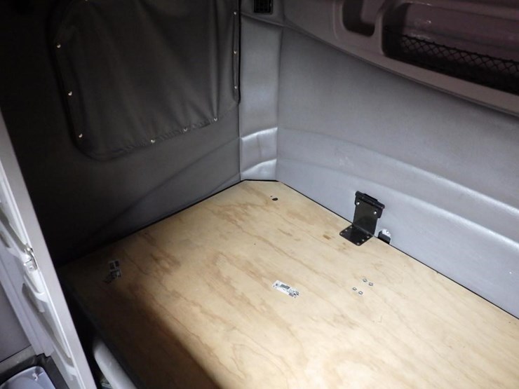 2006-peterbilt-387-image-45