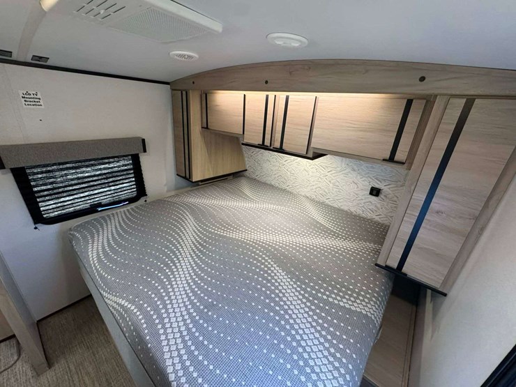 2021-radiance-28bh-bumper-pull-camper---bunks-image-43