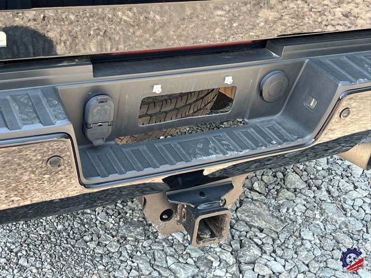 2015-gmc-3500-image-29