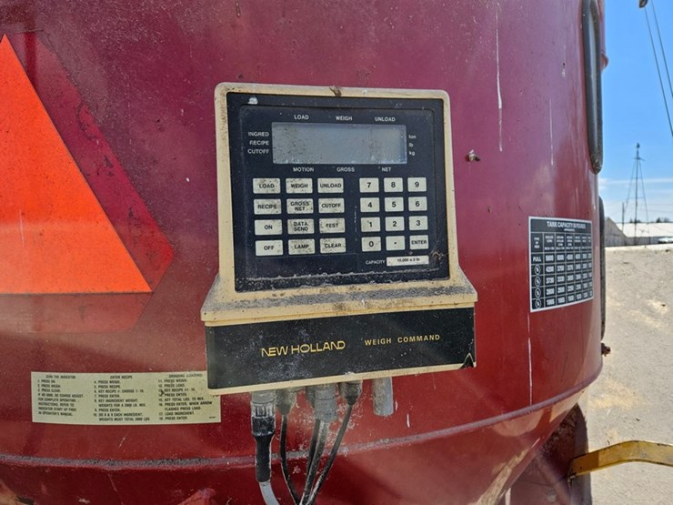 new-holland-355-image-29