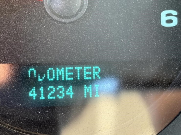 2011-chevrolet-3500-image-13