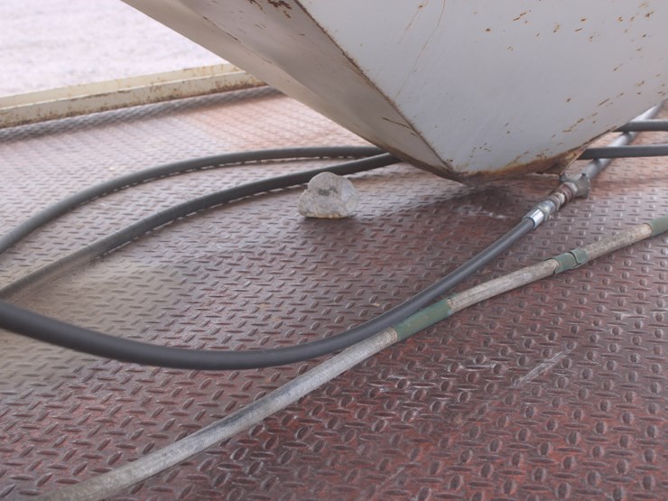 #1054-•-prairie-built-double-hopper-seed-tender-image-20