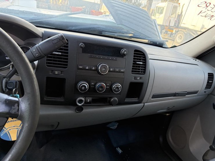 2013-chevrolet-2500-image-11