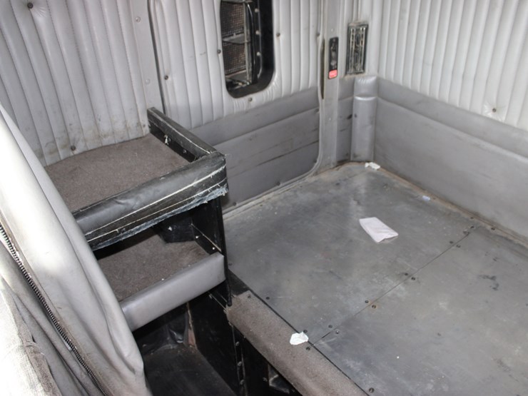 2004-kenworth-t800-image-58