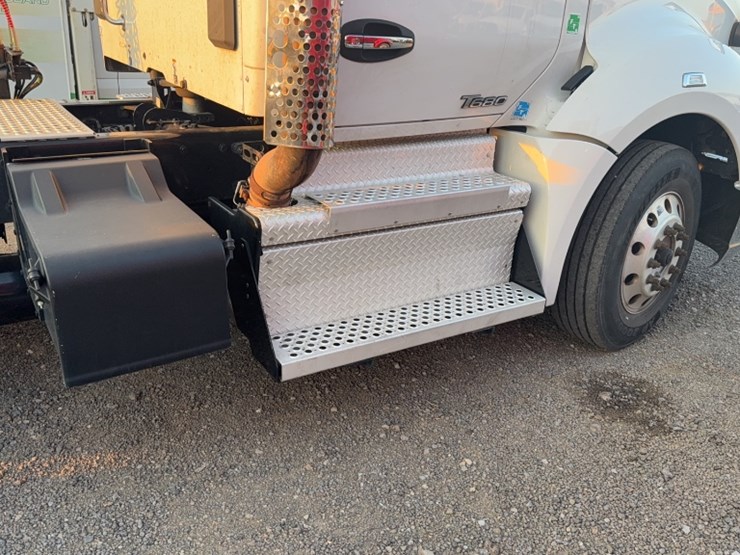 2019-kenworth-t680-image-6