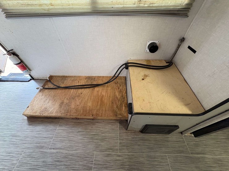 2022-forest-river-ibex-travel-trailer-w/-solar-power-system-image-24