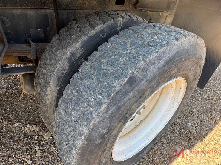 2003-ford-f750-xl-image-12